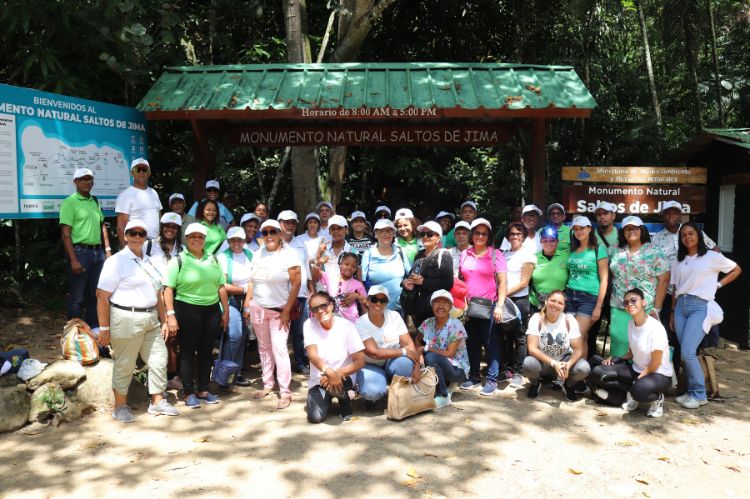 CoopAdelante Promueve la Conciencia Ambiental con Excursión a Saltos de Jima